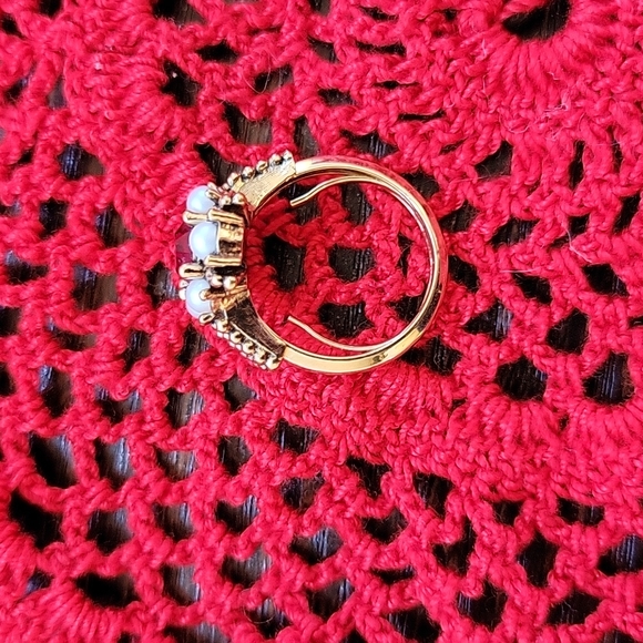 Vintage Avon Red and Pearl Adjustable - Picture 4 of 4